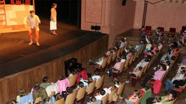 El_programa_Anem_al_Teatre_espera_rebre_75.000_escolars_durant_la_temporada_2025-2026.jpg
