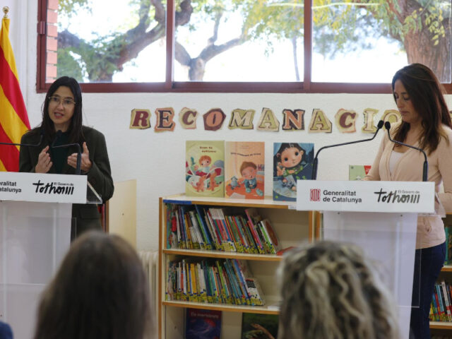 Les_conselleres_Parlon_i_Niubo_presenten_una_nova_guia_de_Proteccio_Civil_per_a_centres_educatius.jpg