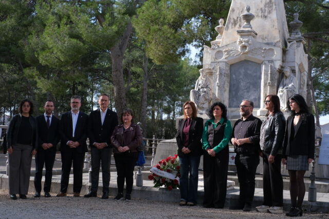 Reus_celebra_lhomenatge_a_Tots_Sants_amb_una_ofrena_floral_al_Cementiri_General.jpg