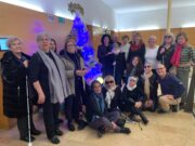 L’ONCE decora l’arbre de Nadal a les oficines de l’antic hospital de Reus