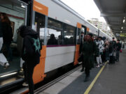 Els usuaris de l’estació de tren de Tarragona reben un servei alternatiu mínim després de la suspensió de Rodalies