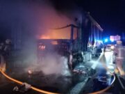 Ensurt majúscul a Cambrils: un camió en flames a l’AP-7 mobilitza cinc dotacions de Bombers