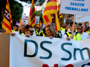 Els treballadors d’International Paper es manifesten a Tarragona en el primer dia de vaga indefinida contra el tancament
