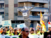 La plantilla d’International Paper torna a manifestar-se a Tarragona perquè la proposta de tancament té “deficiències”