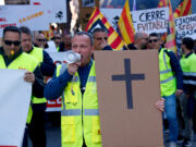 Els treballadors d’International Paper es manifesten a Tarragona en el primer dia de vaga indefinida contra el tancament