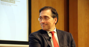 Exteriors avalua totes les opcions per evacuar els espanyols atrapats a l’Orient Mitjà per l’atac a l’Iran