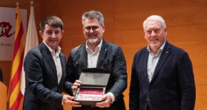 La URV homenatja l’Ajuntament de Reus per la seva col·laboració en la Formació Dual