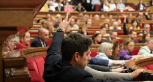 El Parlament insta el Govern a fer un pla per “reduir desigualtats” del poble gitano a l’educació i el mercat laboral