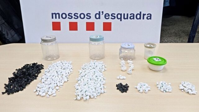 Imatge de les drogues sostretes al detingut (Mossos d'Esquadra)