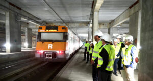 Puente demana explicacions a Alstom pel retard en l’entrega dels nous trens de Rodalies, que arribaran al 2027