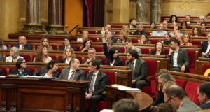 El Parlament convalida el suplement de crèdit entre peticions d’ERC i els Comuns perquè el Govern compleixi els acords
