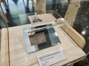 El Museu de Reus presenta una exposició sobre Gaudí i la seva vitrina Comella