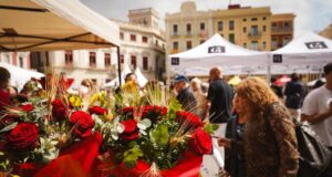 Reus celebra la Diada de Sant Jordi 2026 amb llibres, roses i una rica agenda cultural