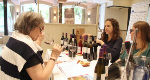 La Cambra de Comerç de Valls reuneix cinc importadors danesos i onze cellers catalans que volen exportar els seus vins