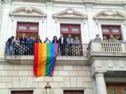 L’Ajuntament de Reus celebra el Dia Internacional contra l’LGBTI-fòbia amb un domàs als colors de l’arc de Sant Martí