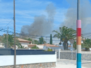 VÍDEO | Pànic a tocar de Reus: un incendi a Miami Platja mobilitza 15 dotacions i helicòpter