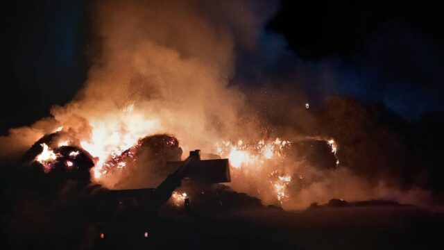 Imatge de l'incendi en una granja de Montblanc (Bombers)